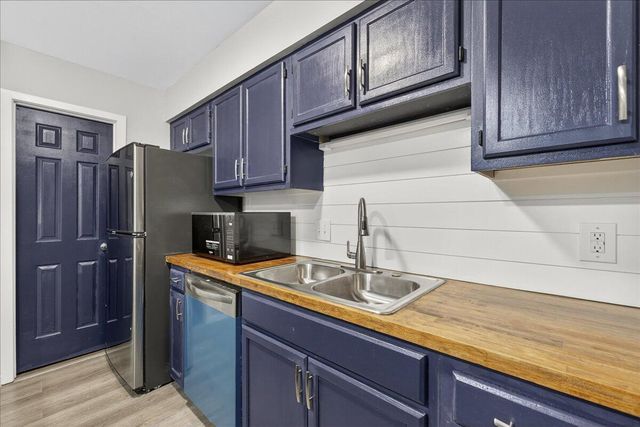 5725 Dewsbury Lane, North Charleston, SC 29418