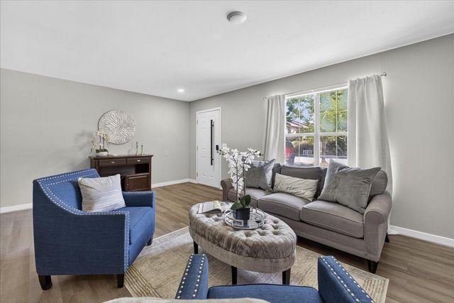 5725 Dewsbury Lane, North Charleston, SC 29418