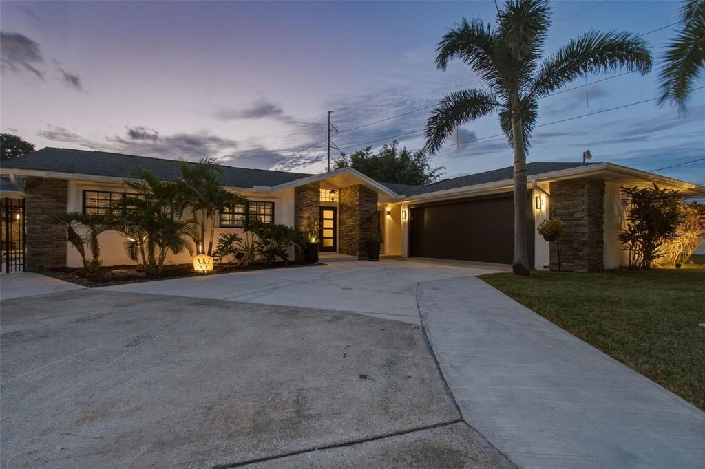Image 13 of property listing at 4322 N RIVER VIEW AVENUE, Tampa, FL 33607
