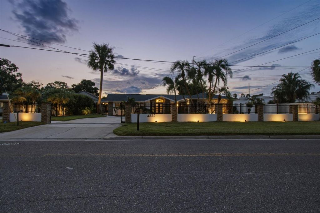 Image 3 of property listing at 4322 N RIVER VIEW AVENUE, Tampa, FL 33607