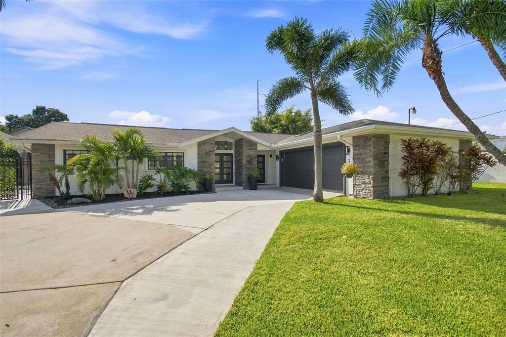 Image 4 of property listing at 4322 N RIVER VIEW AVENUE, Tampa, FL 33607