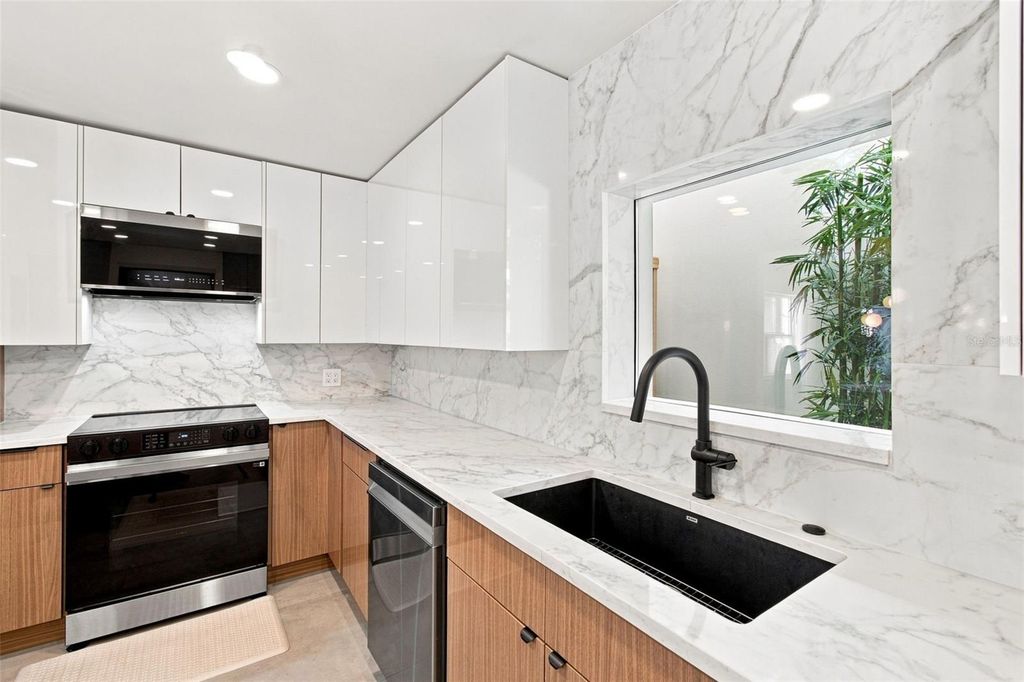 Image 36 of property listing at 4322 N RIVER VIEW AVENUE, Tampa, FL 33607