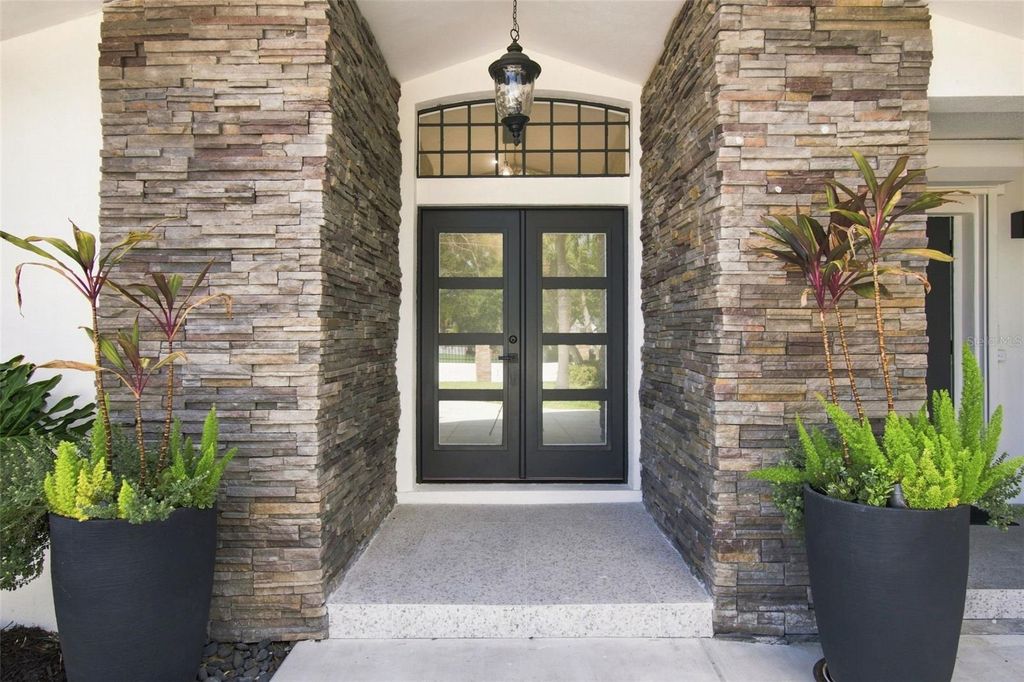 Image 5 of property listing at 4322 N RIVER VIEW AVENUE, Tampa, FL 33607