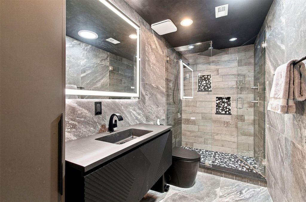 Image 55 of property listing at 4322 N RIVER VIEW AVENUE, Tampa, FL 33607