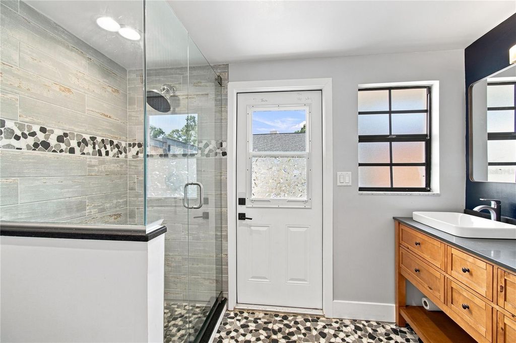 Image 60 of property listing at 4322 N RIVER VIEW AVENUE, Tampa, FL 33607