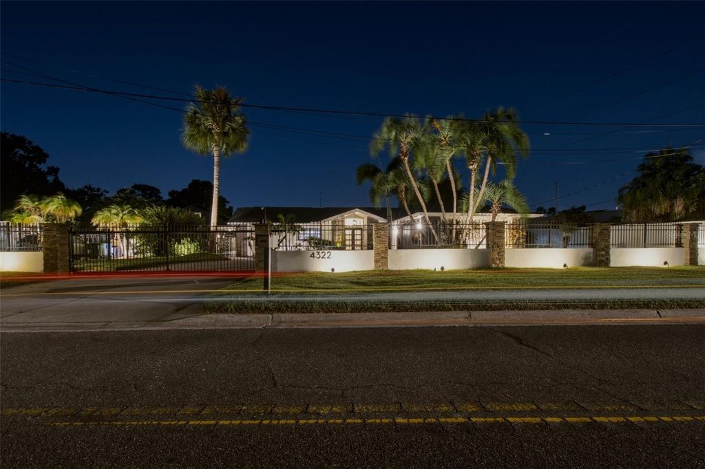 Image 77 of property listing at 4322 N RIVER VIEW AVENUE, Tampa, FL 33607