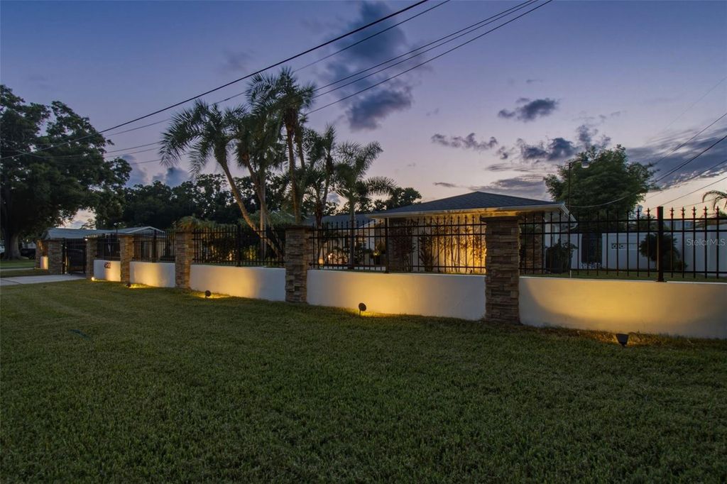 Image 79 of property listing at 4322 N RIVER VIEW AVENUE, Tampa, FL 33607