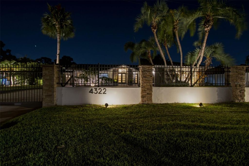 Image 9 of property listing at 4322 N RIVER VIEW AVENUE, Tampa, FL 33607