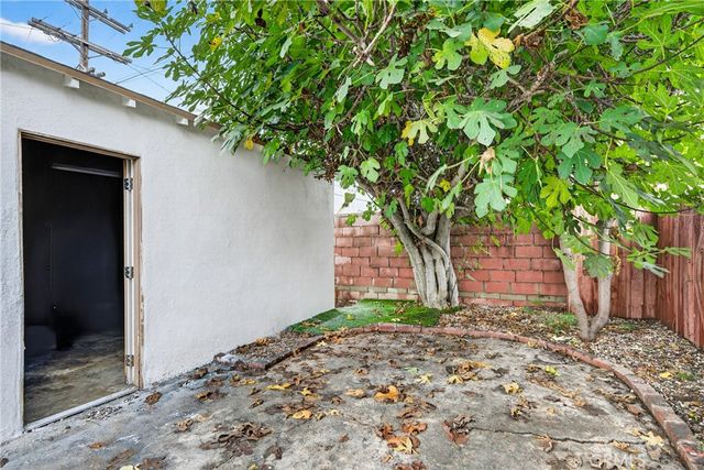 1500 W 96th, Los Angeles, CA 90047