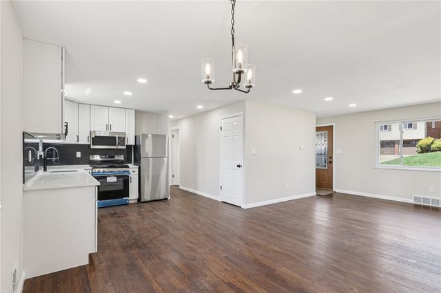 826 Blue Ridge Rd, Plum Boro, PA 15239