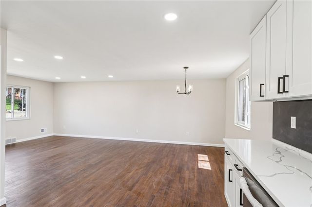 826 Blue Ridge Rd, Plum Boro, PA 15239