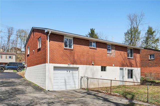 826 Blue Ridge Rd, Plum Boro, PA 15239