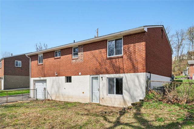 826 Blue Ridge Rd, Plum Boro, PA 15239