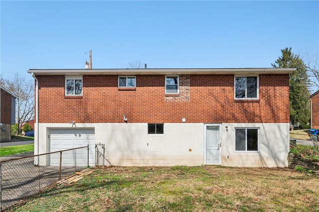 826 Blue Ridge Rd, Plum Boro, PA 15239
