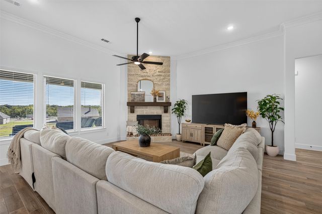 813 Valley Ridge Road, Van Alstyne, TX 75495