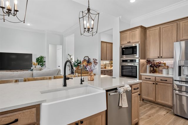 813 Valley Ridge Road, Van Alstyne, TX 75495