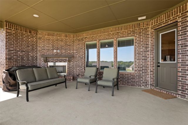 813 Valley Ridge Road, Van Alstyne, TX 75495