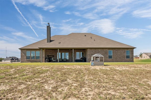 813 Valley Ridge Road, Van Alstyne, TX 75495