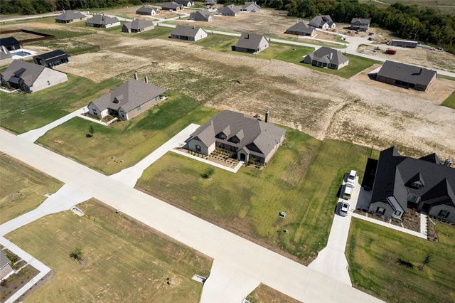 813 Valley Ridge Road, Van Alstyne, TX 75495