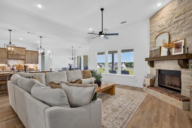 813 Valley Ridge Road, Van Alstyne, TX 75495