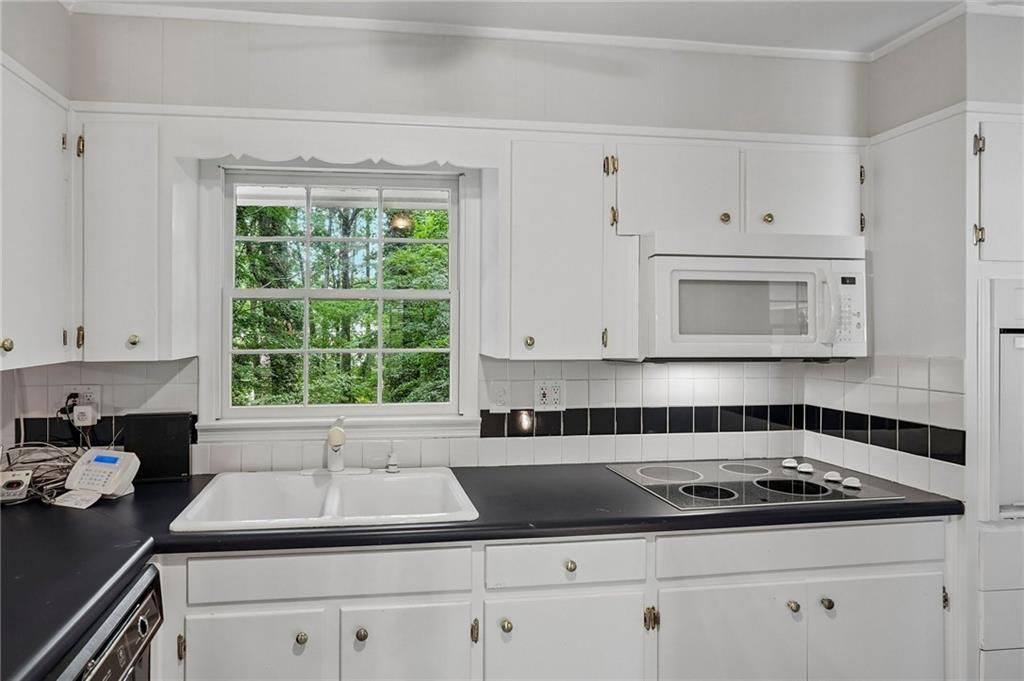Image 16 of property listing at 2130 Impala Drive NE, Atlanta, GA 30345