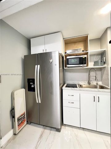 511 N 70th Way, Hollywood, FL 33024