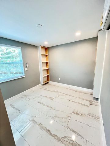 511 N 70th Way, Hollywood, FL 33024