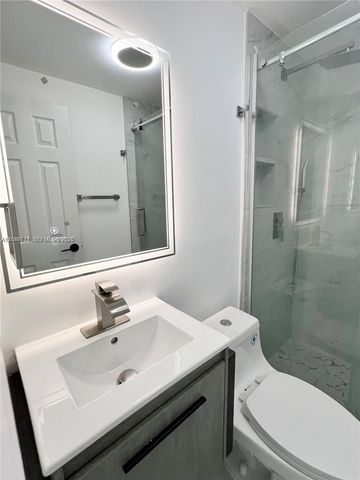 511 N 70th Way, Hollywood, FL 33024