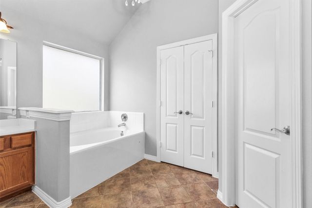 2 Lulach Circle, Conroe, TX 77301