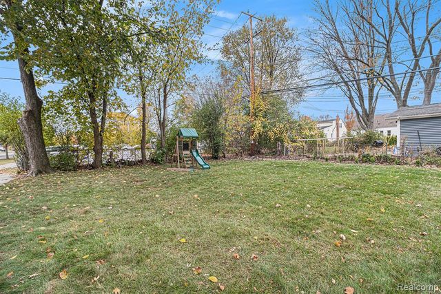 1815 E Lincoln Street, Birmingham, MI 48009