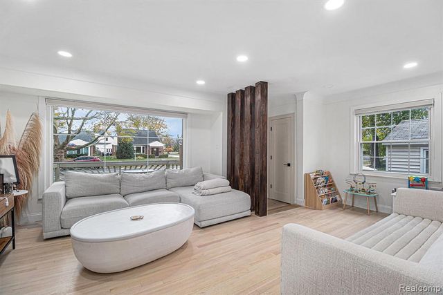 1815 E Lincoln Street, Birmingham, MI 48009