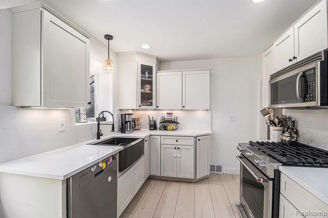 1815 E Lincoln Street, Birmingham, MI 48009