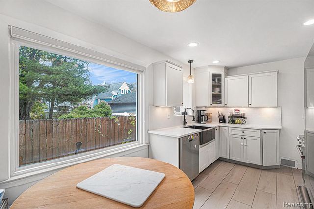 1815 E Lincoln Street, Birmingham, MI 48009