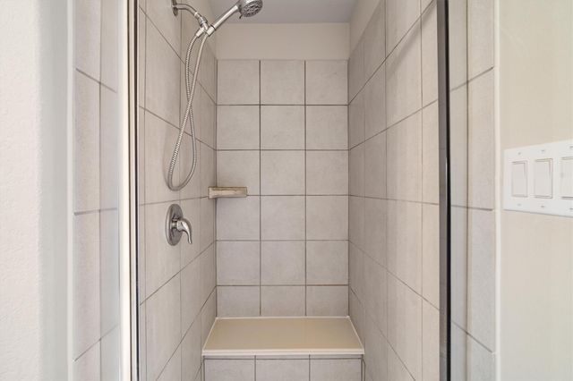 523 N 1st Street, La Porte, TX 77571