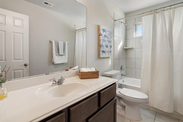 523 N 1st Street, La Porte, TX 77571