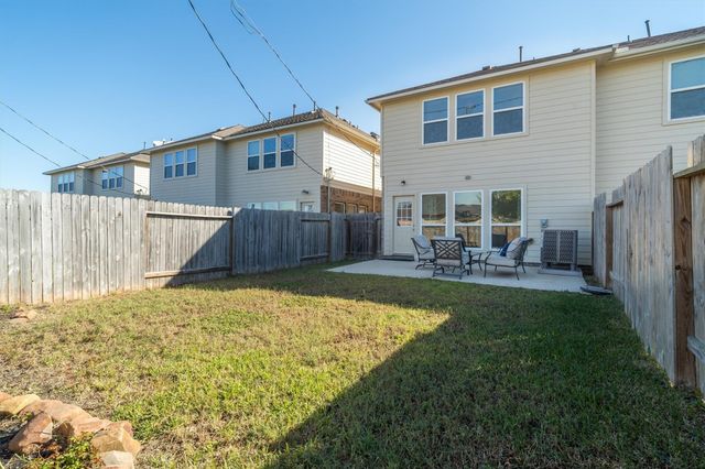 523 N 1st Street, La Porte, TX 77571