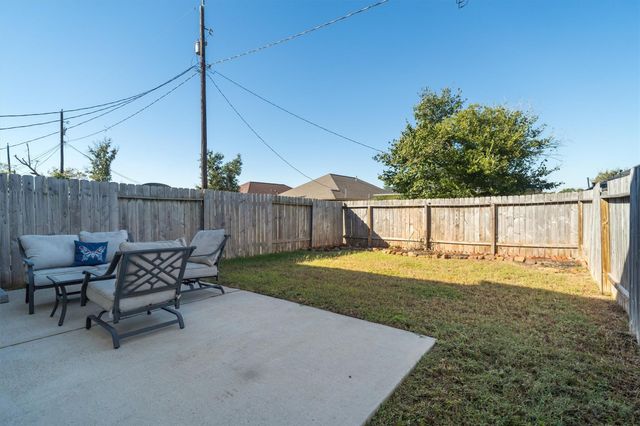 523 N 1st Street, La Porte, TX 77571