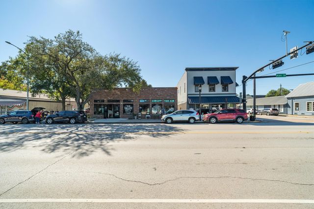 523 N 1st Street, La Porte, TX 77571