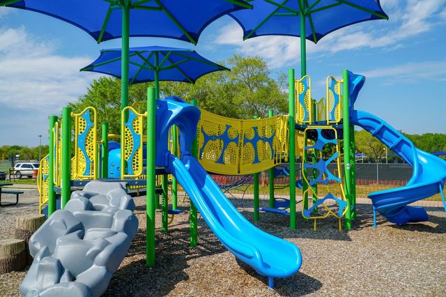 523 N 1st Street, La Porte, TX 77571