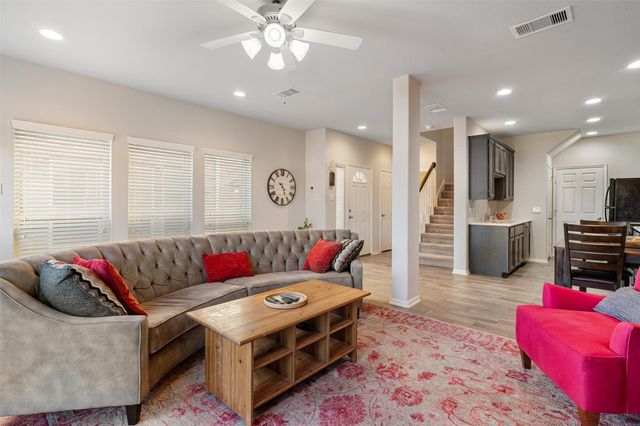 523 N 1st Street, La Porte, TX 77571