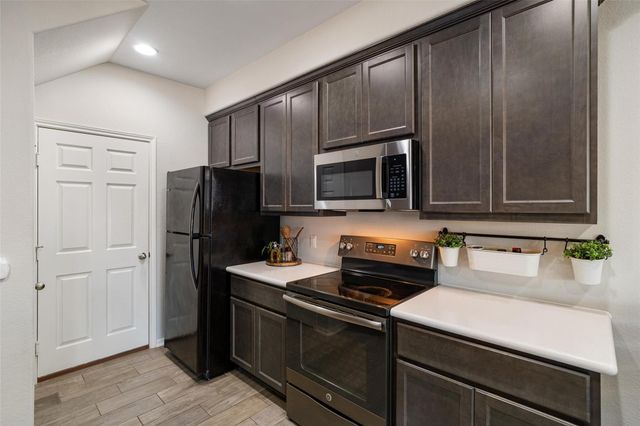 523 N 1st Street, La Porte, TX 77571