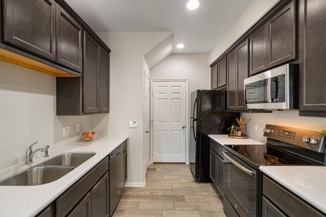 523 N 1st Street, La Porte, TX 77571