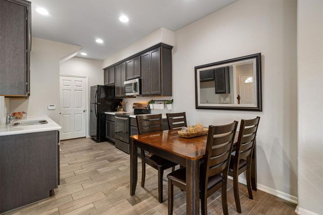 523 N 1st Street, La Porte, TX 77571