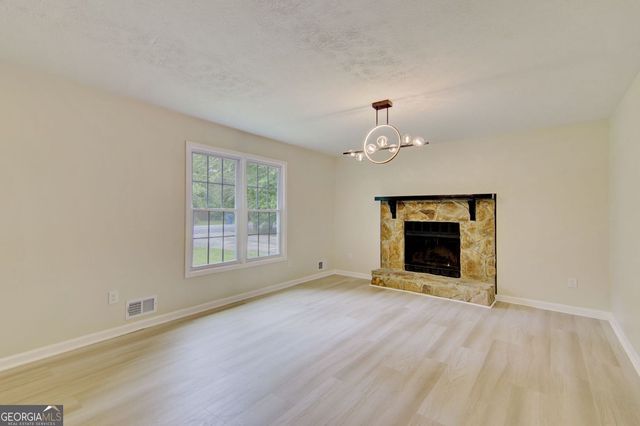 18 Regal Way NW, Lawrenceville, GA 30044