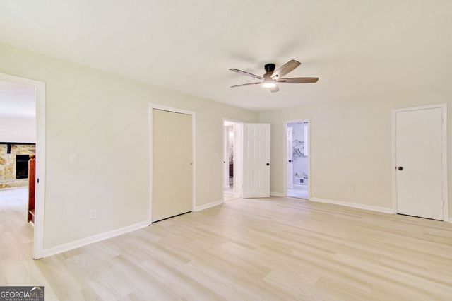 18 Regal Way NW, Lawrenceville, GA 30044