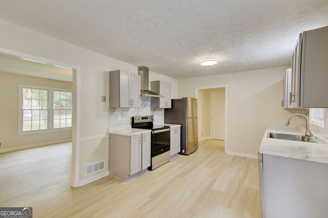 18 Regal Way NW, Lawrenceville, GA 30044