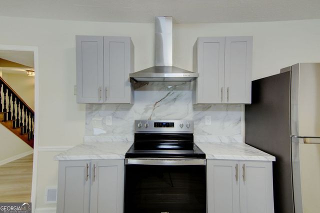 18 Regal Way NW, Lawrenceville, GA 30044