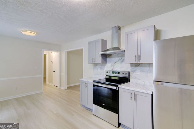 18 Regal Way NW, Lawrenceville, GA 30044