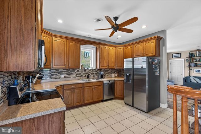 63 KUGLER RD, Royersford, PA 19468