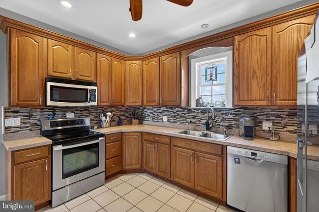 63 KUGLER RD, Royersford, PA 19468